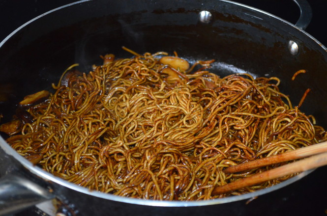 Braised Noodles with Pea Pods recipe