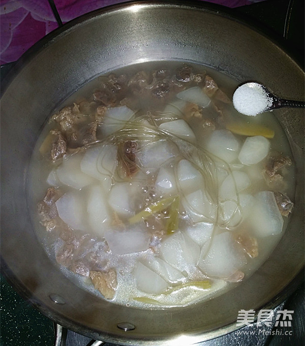 Beef and Radish Vermicelli Soup recipe