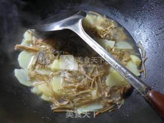 Fried Potatoes with Bamboo Shoots and Squid recipe