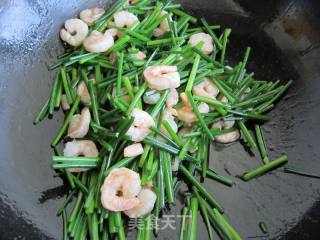 Stir-fried Shrimp with Leek recipe