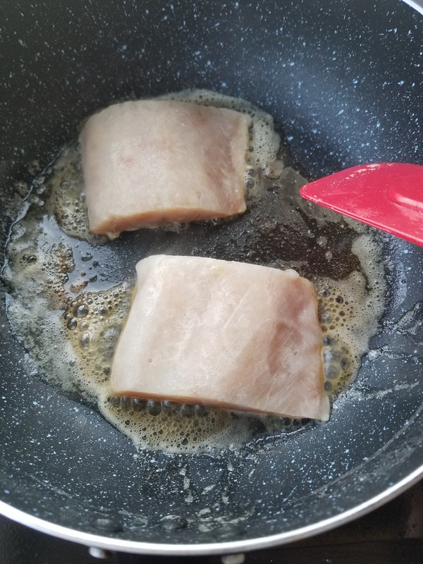 Seafood Macaroni with Pan-fried Fish Shortbread recipe