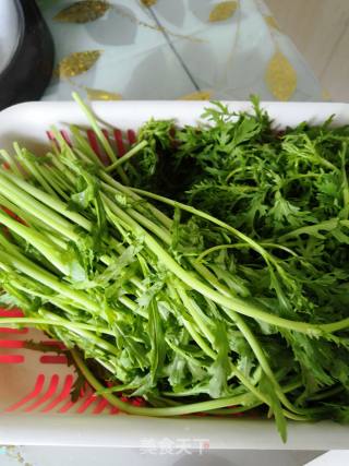 Stir-flavored Sesame Sauce with Chrysanthemum Chrysanthemum recipe