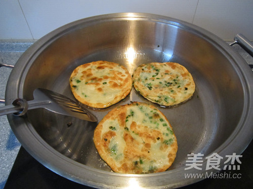 Green Onion Pancakes with Fragrant Outside and Tender Inside recipe