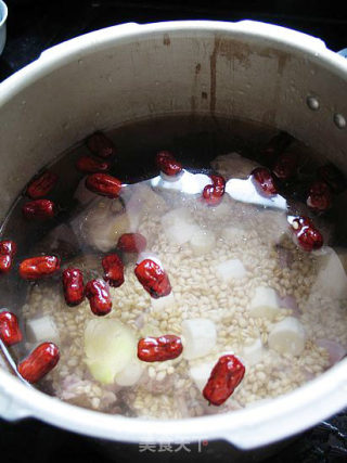 Medication is Not As Good As Diet Therapy, Drink A Healthy Spleen and Stomach----oats, Red Dates and Yam Soup recipe