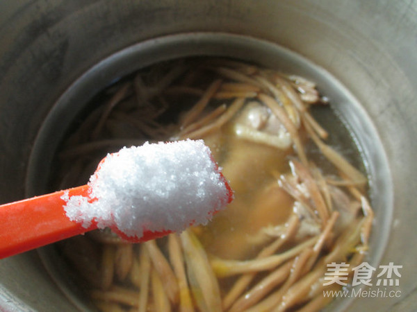 Daylily Chicken Drumstick Soup recipe