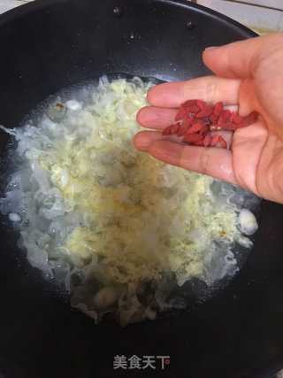 Sea Cucumber and Tremella Soup recipe