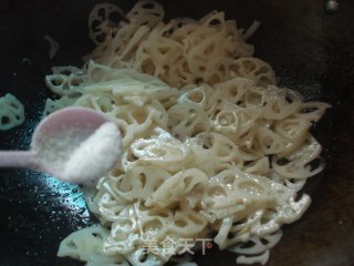 The Freshest Meal in Summer-fresh Lotus Root Slices with Green Onion recipe