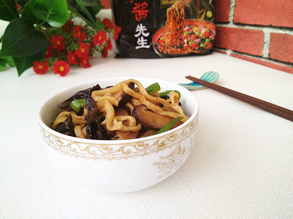 Mushroom Fried Sauce Noodle#中卓 Instant Noodles# recipe