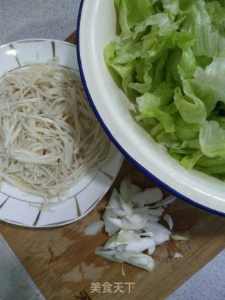 Stir-fried Western Lettuce with Enoki Mushroom recipe
