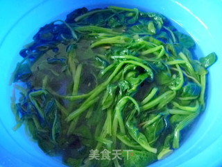 [yi Ru's Private Room Refreshing Cold Dishes] Simple and Delicious---nut Spinach Tower recipe