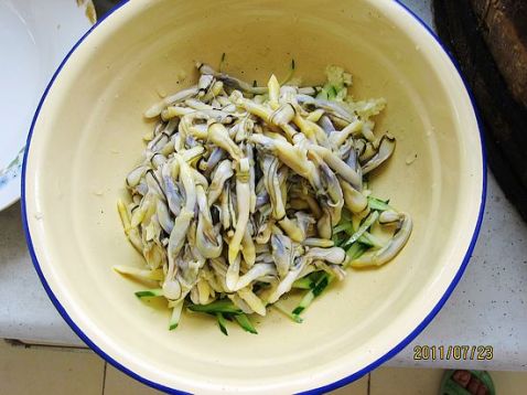 Razor Clams Mixed with Cucumber recipe