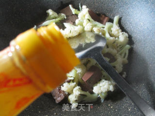 Stir-fried Cauliflower with Duck Blood recipe