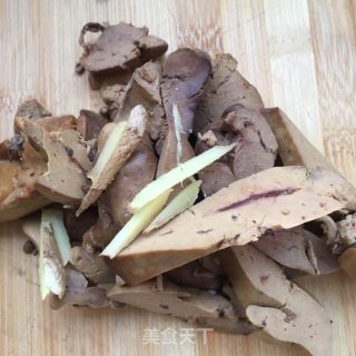 Stir-fried Chicken Liver with Garlic Moss recipe