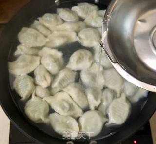 Moss and Pork Dumplings recipe