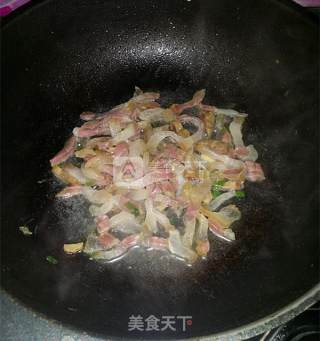 Stir-fried Bacon with Artemisia recipe