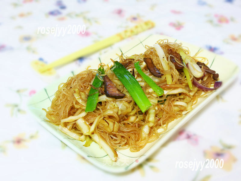 Stir-fried Fine Noodles with Barbecued Cabbage recipe
