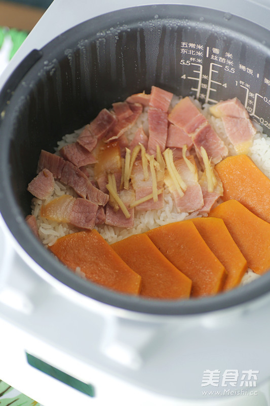 Bacon and Pumpkin Braised Rice (claypot Rice Cooker Version) recipe