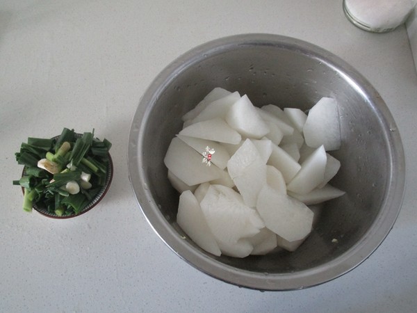 Stewed Radish with Oyster Sauce and Green Garlic recipe
