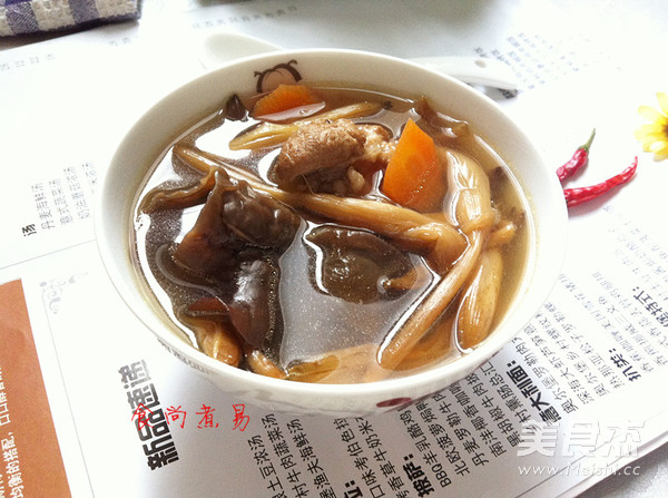 Daylily and Fungus Salty Bone Soup recipe