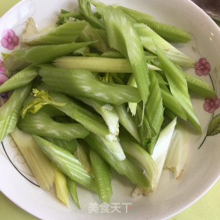 Stir-fried Pork Belly with Celery Intestines recipe