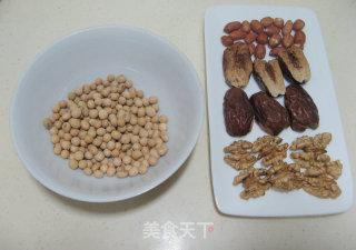 Peanut Soy Milk with Walnuts, Red Dates recipe