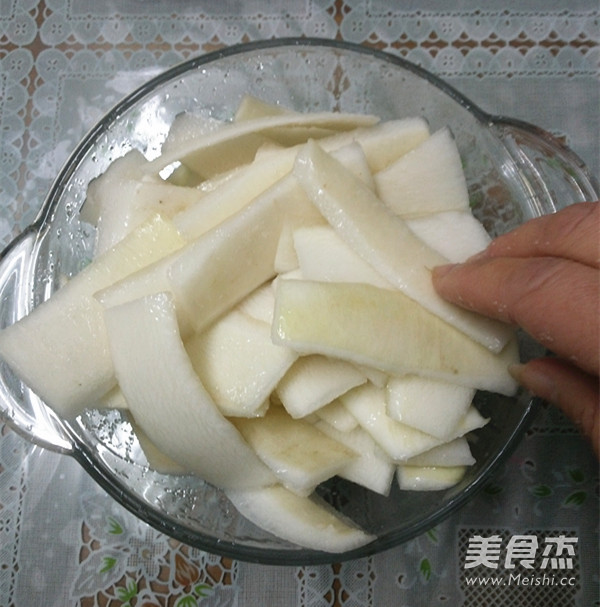 Korean Spicy Radish Peel recipe