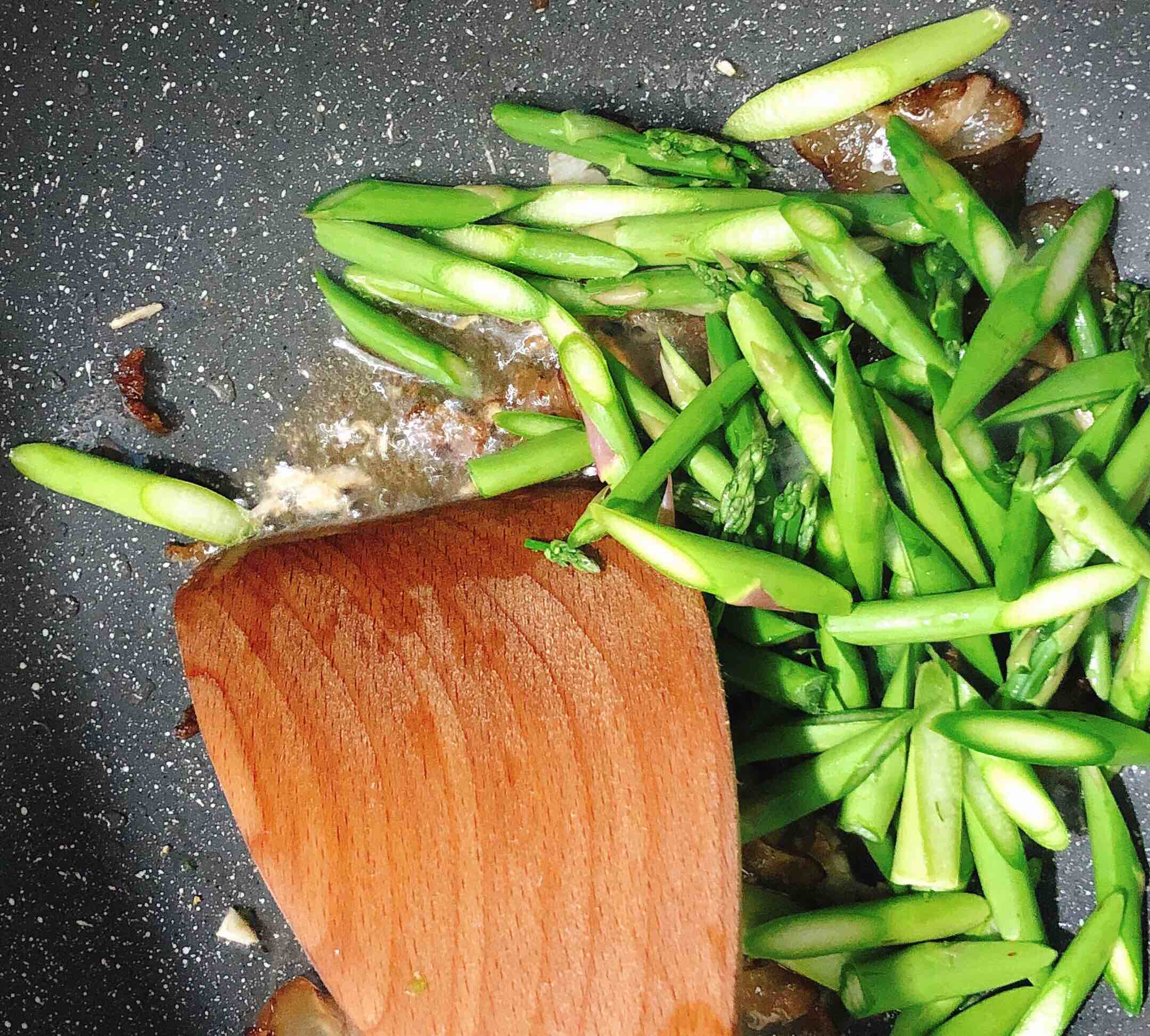 Stir-fried Bacon with Asparagus recipe