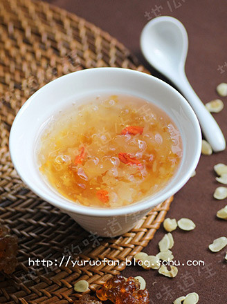 Peach Gum White Fungus Soup recipe