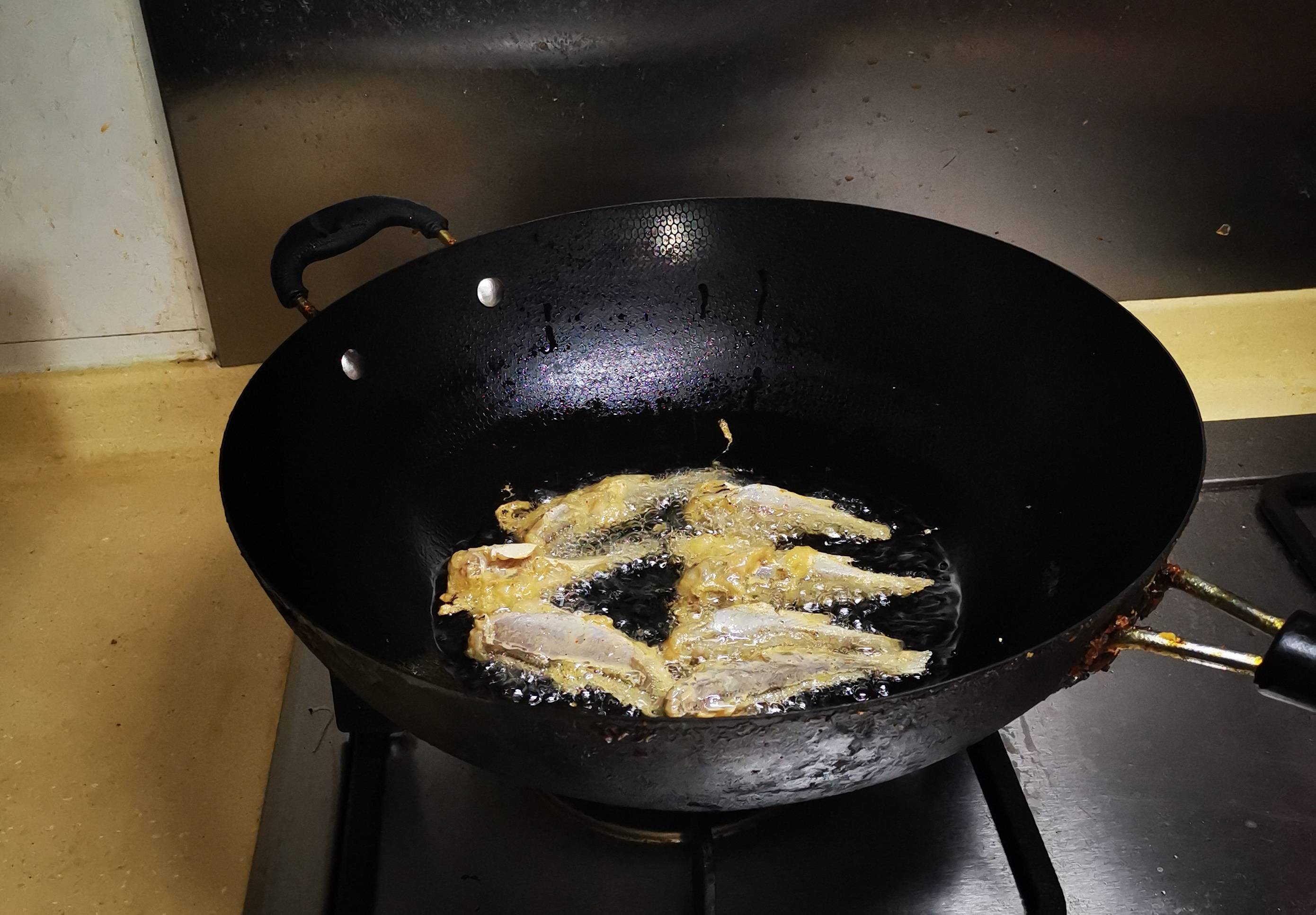 Fried Small Yellow Croaker recipe