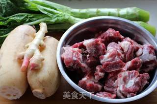 Lotus Root Lettuce Spare Rib Soup recipe