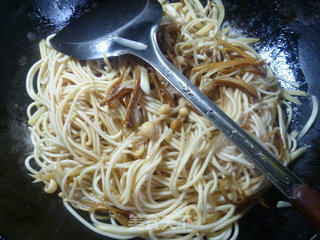 Fried Noodles with Golden Needle Mushroom and Rice White recipe