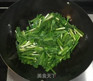 Stir-fried Sea Intestine with Leek recipe