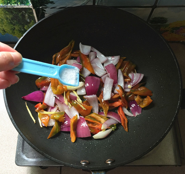 Stir-fried Braised Beef with Onion recipe