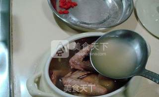 "palace Restaurant"-stewed Pigeon with Huaiqi and Huangjing recipe