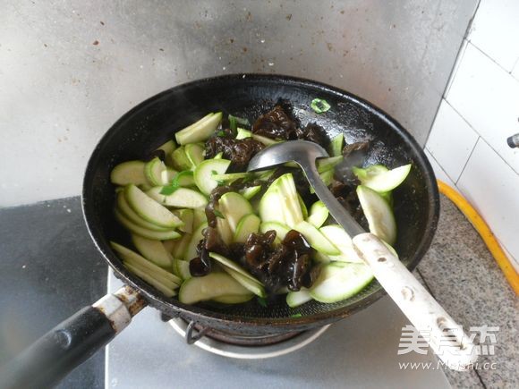 Fungus Horn Melon Slices recipe