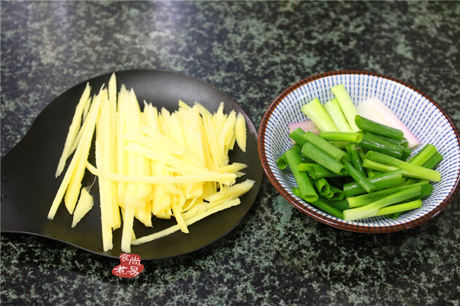 Flounder with Ginger, Green Onion and Black Pepper recipe