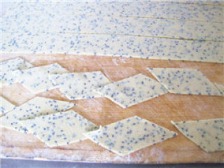Deep-fried Soy Flour Hemp Leaf recipe