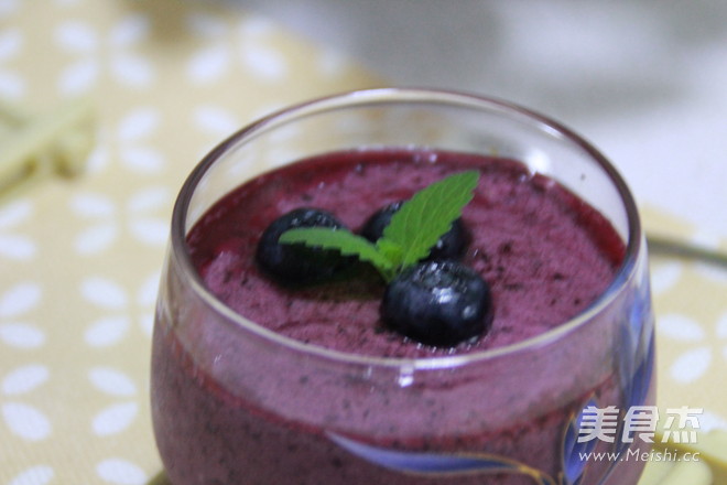 Blueberry Yogurt Shake recipe