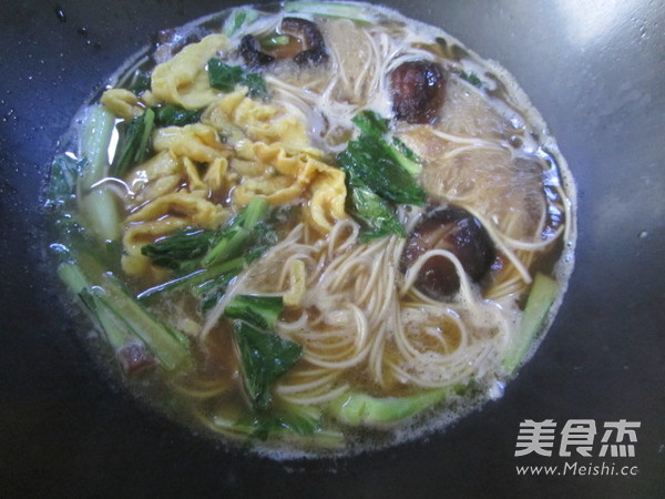 Mushroom and Egg Noodle Soup recipe