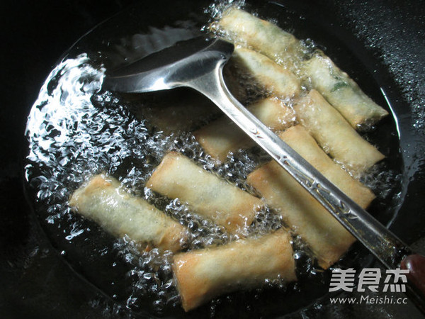 Spring Rolls Stuffed with Dried Shepherd's Purse recipe