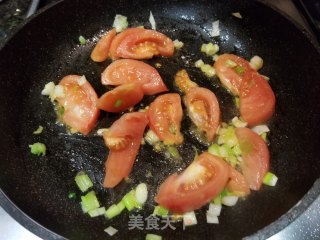 Fried Noodles with Tomato Crispy Sausage recipe