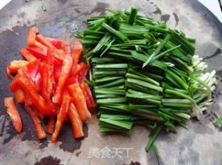 Stir-fried Chives with Egg and Red Pepper recipe