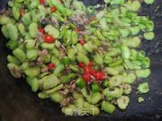 Fried Broad Beans with Pickled Vegetables and Minced Meat recipe