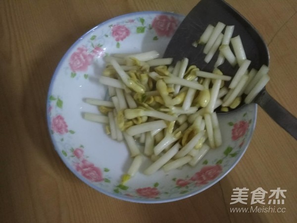 Fried Peanut Seedlings with Vegetarian Meat recipe