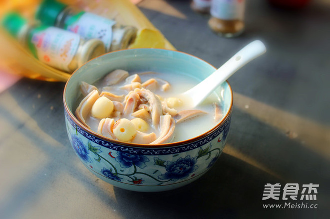 Lotus Seed Pepper Pork Belly Soup recipe