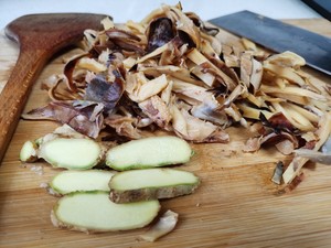 Stewed Cuttlefish Ribs Soup Like Chicken Soup (nourishing Yin and Blood, Standing Soup for The Champion of Staying Up Late) recipe