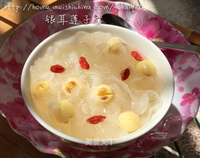 White Fungus and Lotus Seed Soup recipe