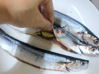The Saury Costing Two Bucks is So Delicious that You Can Rush to Eat It When It is Grilled. It is So Fragrant and Drooling~ recipe