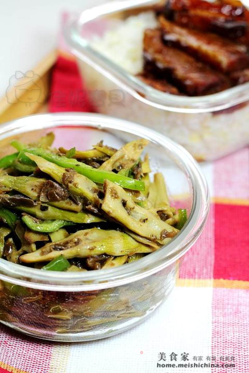 Stir-fried Frozen Bamboo Shoots with Garlic Sprouts recipe
