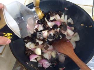 Scrambled Eggs with Onion and Fungus recipe